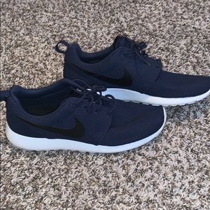 Mens “midnight navy” Nike Roshe Runs